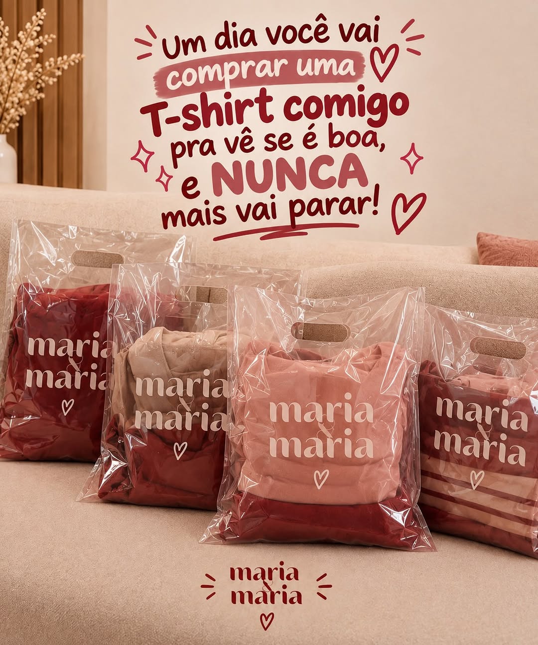 Embalagens da Maria e Maria com lettering claro, organizadas sobre um sofá